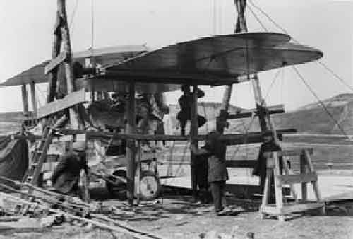 Assembling the plane on Lesters Field