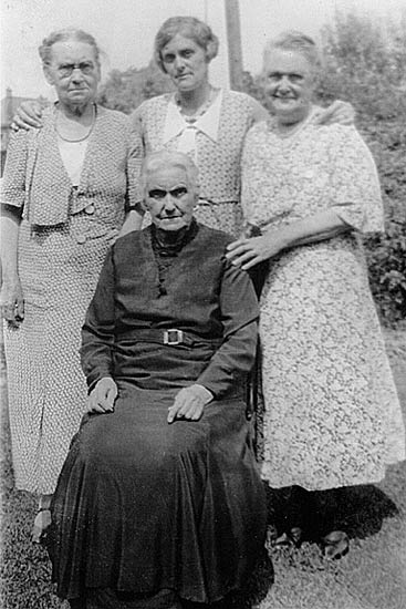 4 Women in Broad Cove