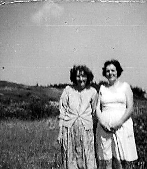 Neta Martin Dixon and Jane Louise Martin - Elliston - c1969