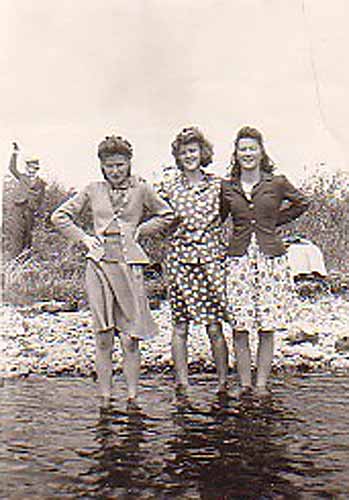Anna O'Brien, Josepine Pendergast & Monnie Mulcahy c1945
