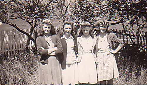 Maggie O'Brien, Monnie Mulcahy, Anna O'Brien, Josephine Pendergast c1945