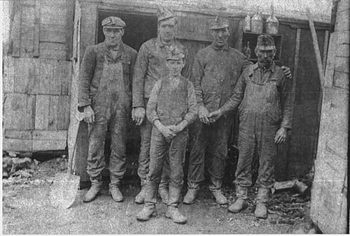Bell Island Mine #2 - c1895></TD>
</TR><TR>
<TD align=