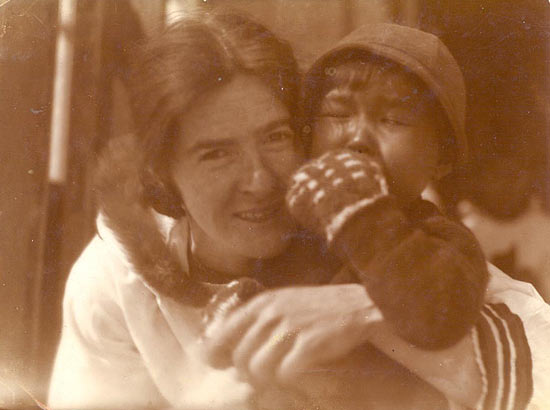 Kate Hettasch with unknown child
