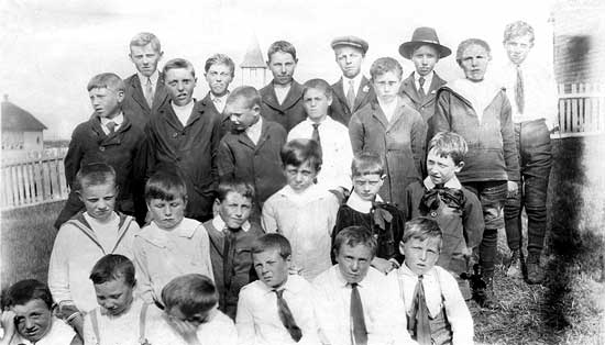 Children at Bareneed School 1919