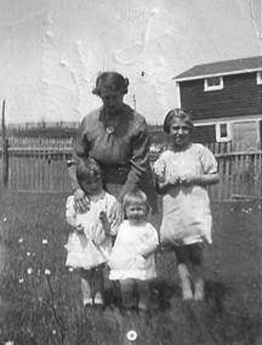 Annie Maude Boone, Aunt Babcca (?) Atkins & Jean