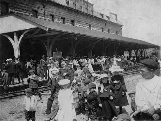 Crowd at the St. John's Railway Station - c1908