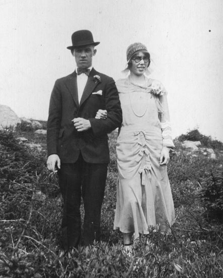 Wedding picture of Frederick John Holwell  
        and Ethel Sooley