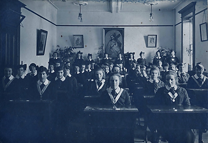 Littledale Clasroom - c1925?